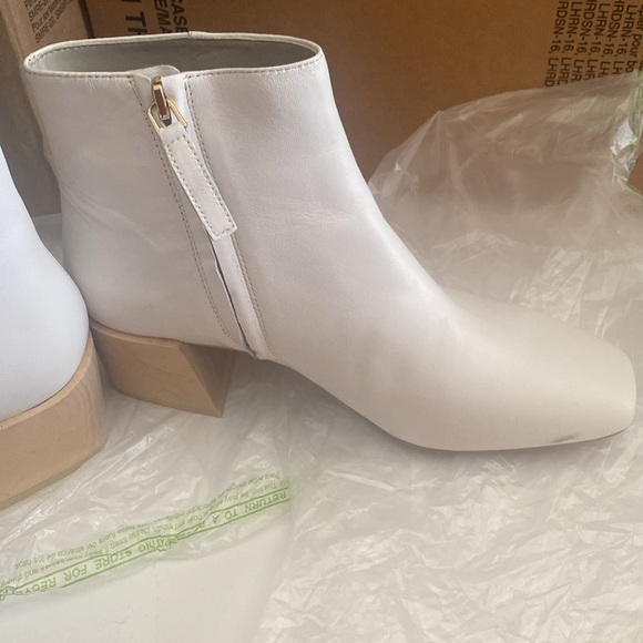 Imagine by Vince Camuto Quiana White Square toe Ankle boots in Size 7.5 MSRP$250 - Picture 4 of 15